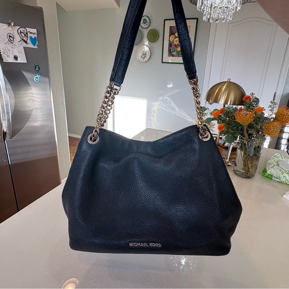 Michael Kors Jet Set Pebbled Leather
Shoulder Bag - Picture 1 of 14
